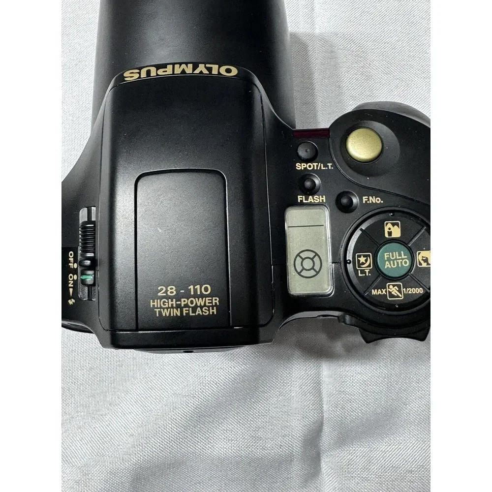 Olympus IS-10  Super‎ DLX 28-110mm lens 35mm Film Camera 4xZoom Twin Flash +Case